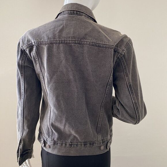 Levi’s Jeans 90s Boyfriend Trucker Denim Jacket in Washed Black - Picture 3 of 7
